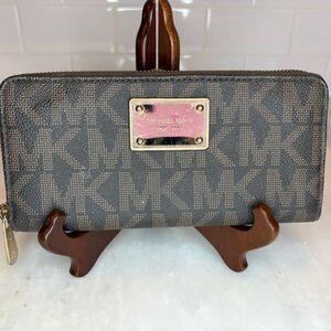 Michael Kors Wallet Leather Signature Continental FullmZip Accordion Bag